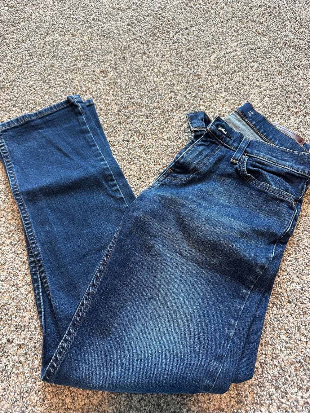 Hollister Men's Straight Fit Mid/Dark Blue Jeans